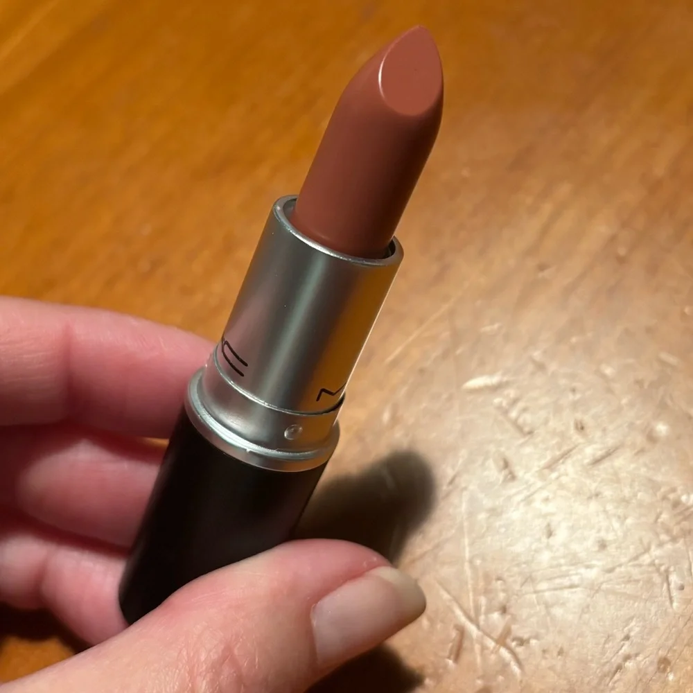 MAC Matte Lipstick Kinda Sexy